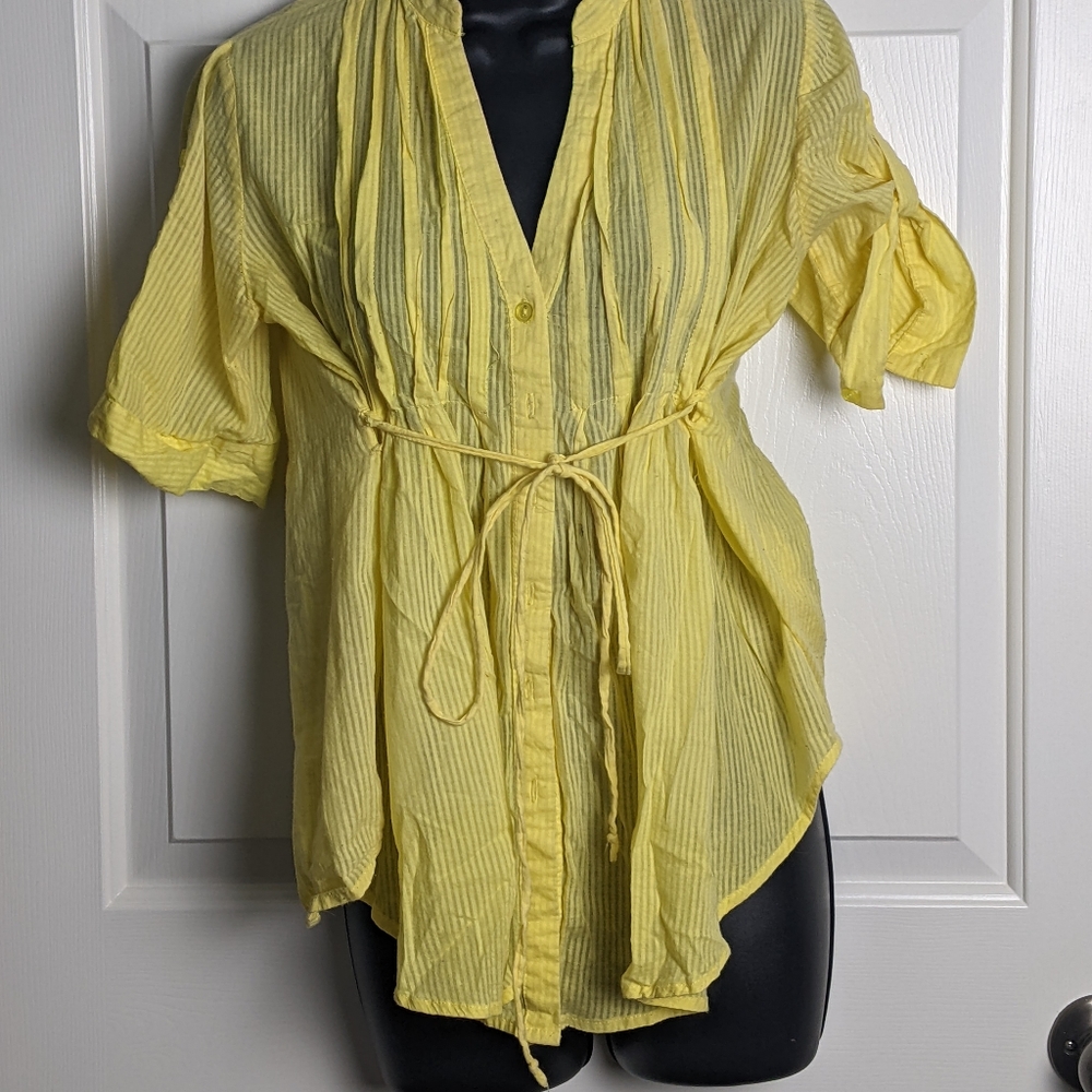 Yellow flowly button down - Picture 3 of 9